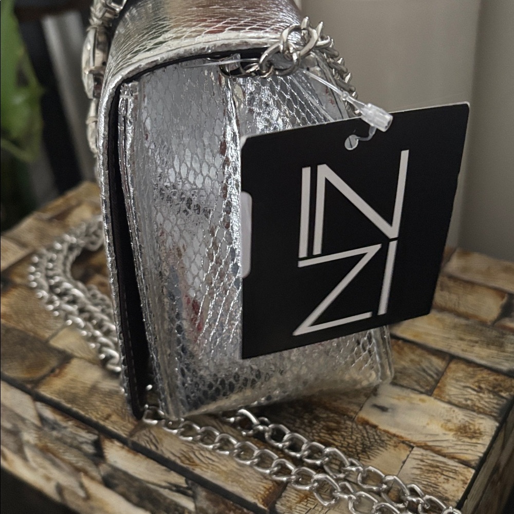 NWT INZI Silver Handbag Clutch Crystal Embellishments Chain Strap Snakeskin - Picture 11 of 14